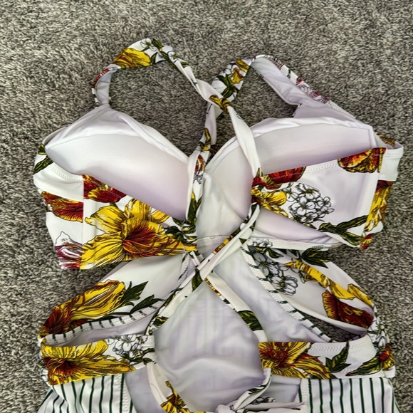 Pair of Cupshe One Piece Swimsuits (NWOT) - Picture 6 of 14